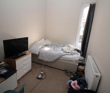 3 bedroom flat to rent - Photo 3