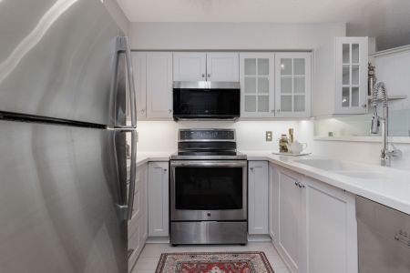 For Lease - 300 Bloor Street Unit# 309, Toronto, Ontario - Photo 3