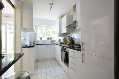 Moon Court, Lyme Farm Road, Lee, London, SE12 - Photo 2