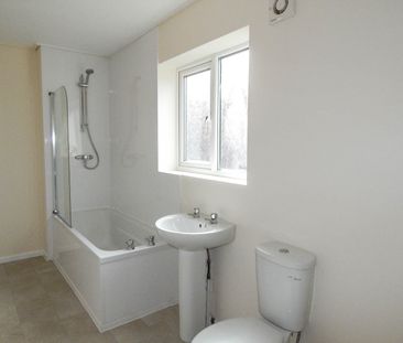 3 bed flat to rent in Chichester Road, South Shields, NE33 - Photo 3