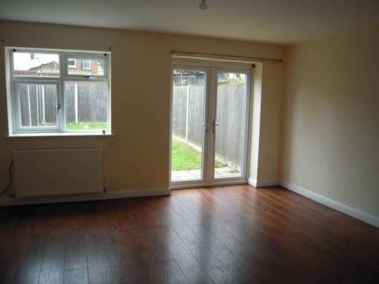 4 bedroom semi-detached house to rent - Photo 1