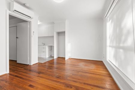 Location, Location! - Photo 3