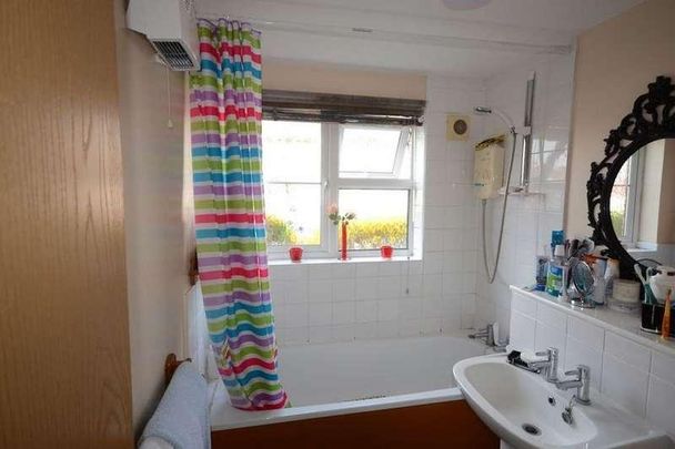 Frogmore Close, Cippenham, SL1 - Photo 1