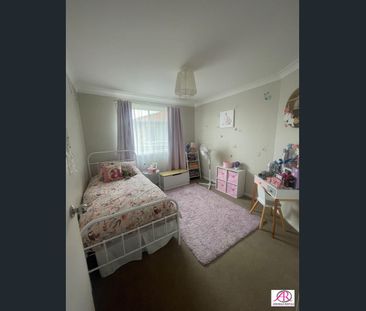 3 BEDROOM VILLA IN GREAT LOCATION -AVAILABLE 19TH JANUARY 2026 - Photo 2