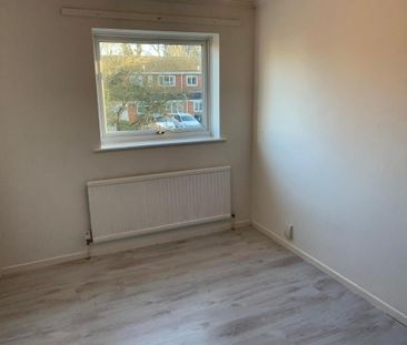 3 bedroom end of terrace house to rent - Photo 2