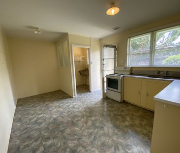 Water Included, No lawn, Spacious 2 Bedroom Unit - Photo 3