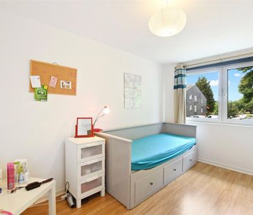 3 bedroom flat to rent - Photo 3