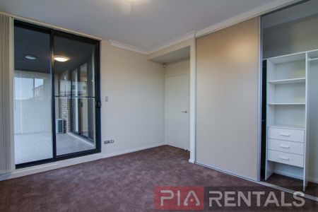 Spacious one bedroom apartment for lease ! Walking distance to Nor west business park. - Photo 3