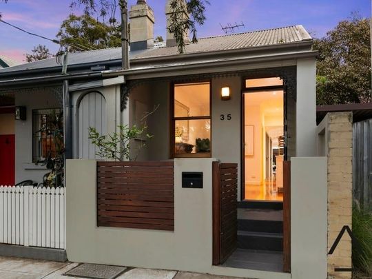 Modern Alexandria terrace maximising light and space - Photo 1