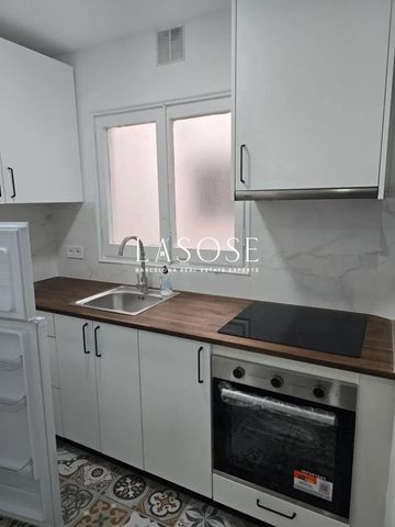 52m² Penthouse to rent in Camp d en Grassot i Gràcia Nova, Barcelona - Photo 2