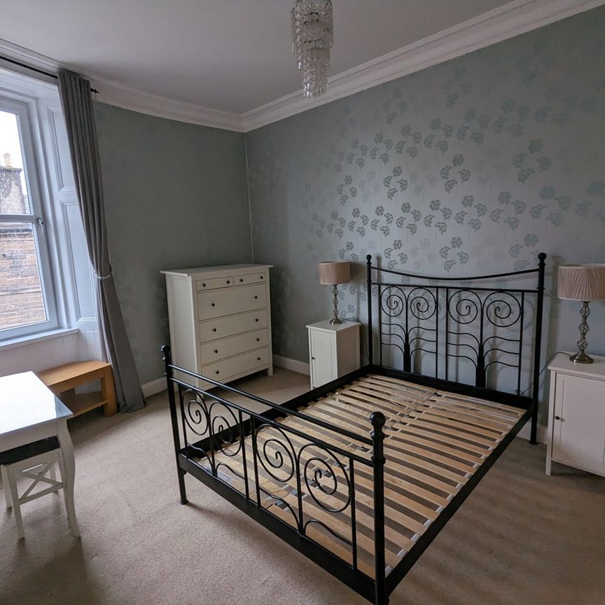 1 Bed Flat, Holyrood Park, EH8 - Photo 1