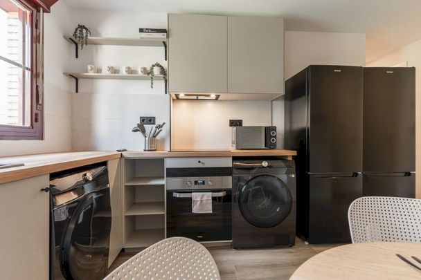 Room with private bathroom and air conditioning in Carabanchel - Photo 1