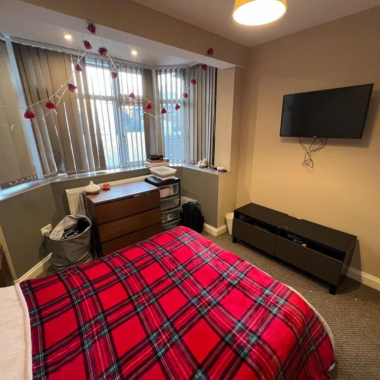 1 bedroom in a house share to rent - Photo 1