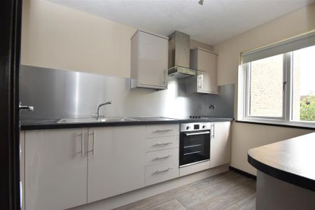 2 bedroom flat to rent - Photo 4