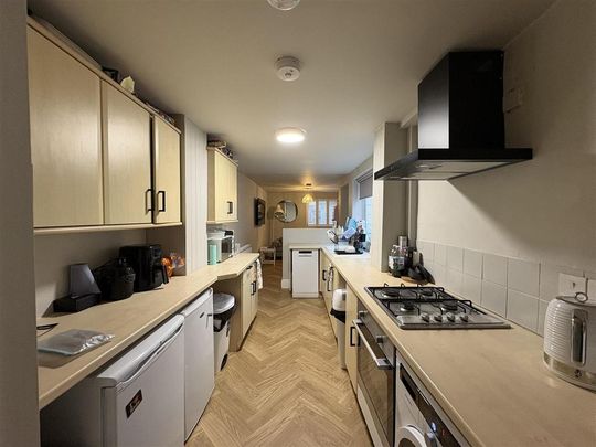 6 bedroom terraced house to rent - Photo 1