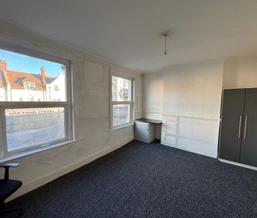 3 bedroom flat to rent - Photo 1