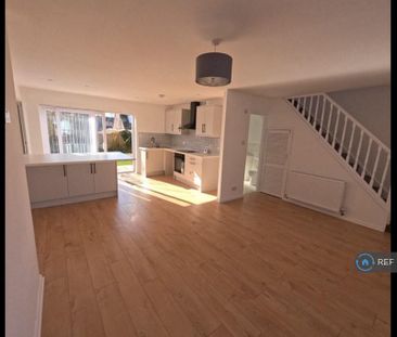 3 bedroom semi-detached house to rent - Photo 5