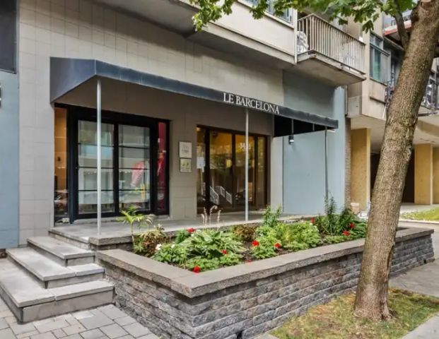 Le Barcelona | 3465 Hutchison Street, Montreal - Photo 1