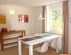 Helle möblierte Souterrainwohnung in Seehof - Photo 1