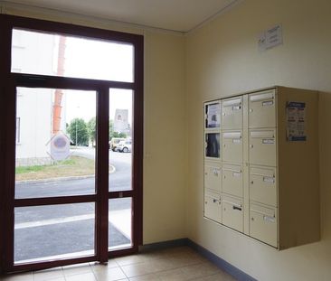 T4, deux chambres fermées, salon, séjour situé au 4éme étage sans ascenseur - Photo 1