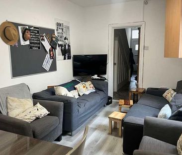 Arthur Avenue: Bed Student House, NG7 - Photo 1