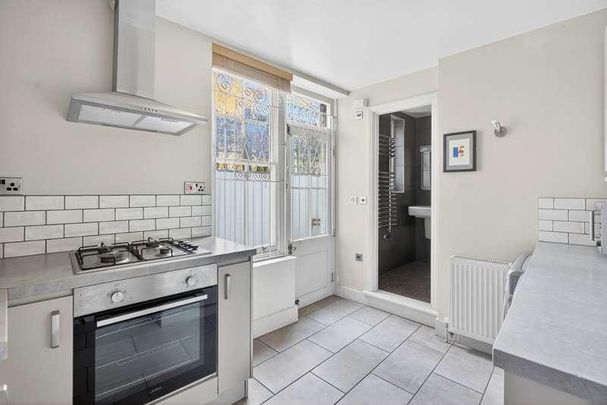 Waterloo Terrace, Islington, London, N1 - Photo 1