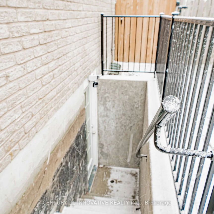 Detached Home For Lease | E9039489 - Photo 1