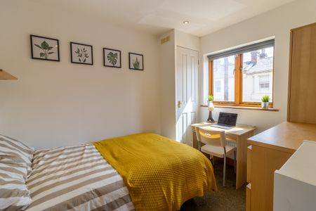 4 Bed Student Accommodation - Photo 3