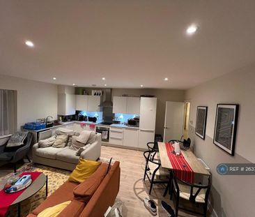 1 bedroom in a flat share to rent - Photo 2