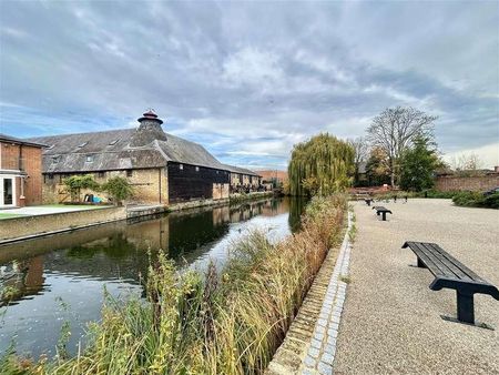 Adams Yard, Hertford, SG14 - Photo 2