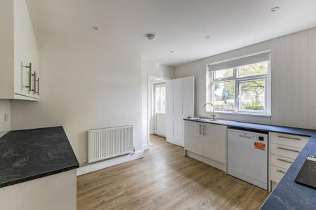 3 bedroom semi-detached house to rent - Photo 2