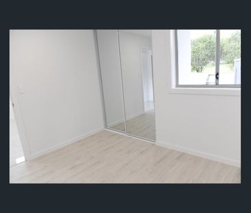 A luxurious granny flat with street access - Photo 3