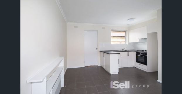 Cozy 1-Bedroom Unit Near Springvale Central! - Photo 1