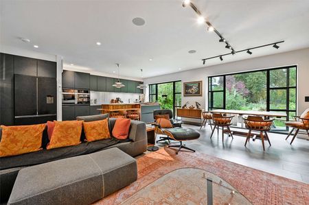 Short Let minimum three months: All bills included. Modern home with riverside setting and landscaped gardens - Photo 2