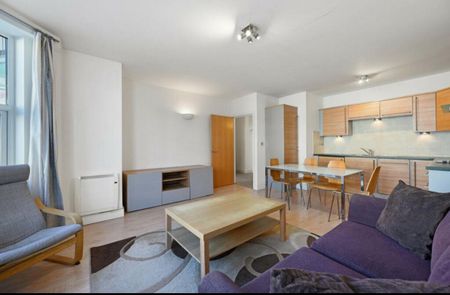 2 bedroom Flat To Let - Photo 2