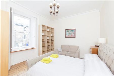3 bedroom flat to rent - Photo 2