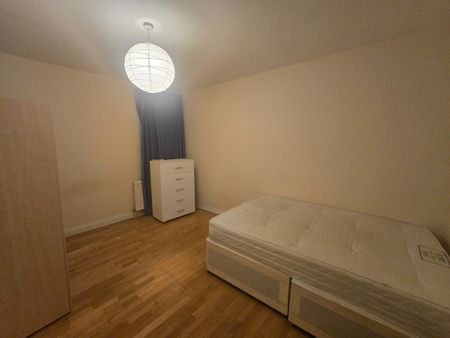 2 Bed Flat, Bow Road, E3 - Photo 3