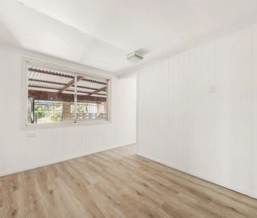 “Functional Family Home with Patio, Garden, and Great Transport Links” - Photo 3
