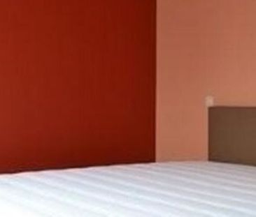 Appartement te huur in Schaarbeek voor € 975 met 1 slaapkamer - Photo 2