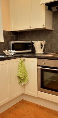 Huge Six Bedroom House - Photo 1
