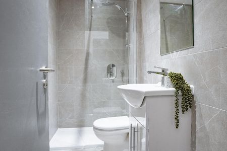 4 bedroom detached house to rent - Photo 2