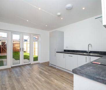 3 bedroom terraced house to rent - Photo 6