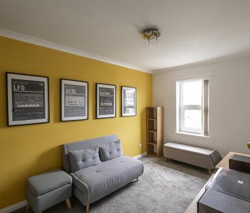 3 bedroom end of terrace house to rent - Photo 3