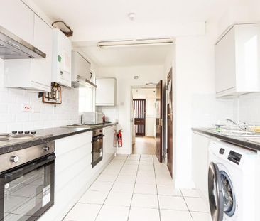 1 bedroom in a house share to rent - Photo 5