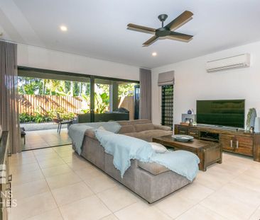 Executive Home - Amazing location! - Photo 1