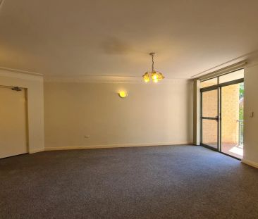 SPACIOUS & SUNNY APARTMENT! - Photo 5