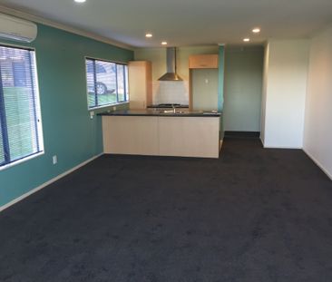 Gulf Harbour - 3 Bedrooms - Photo 3