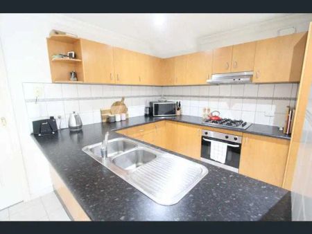 “VERY SPACIOUS TOWNHOUSE IN PRIME LOCATION” - Photo 2