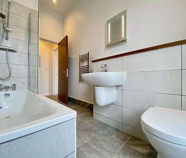 Queens Brewery Court, Moss Lane West, Manchester, M15 - Photo 6