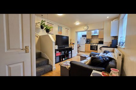 2 Bed Semi-Detached House, Hanover Square, LS3 - Photo 5